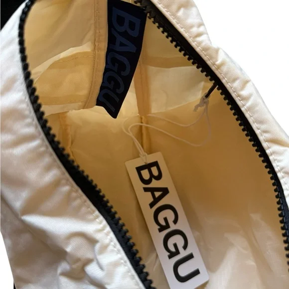 Baggu Medium Crescent Bag in Ivory - Picture 3 of 8